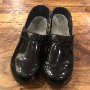 Dansko Professional Clog Black Patent 40